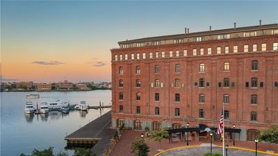 The Inn at Henderson's Wharf, Ascend
