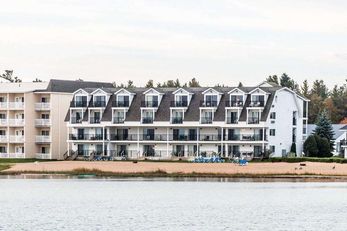 Quality Inn & Suites Mackinaw City