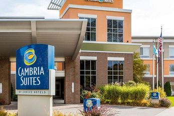 Cambria hotel & suites Traverse City