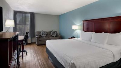 Clarion Inn & Suites Airport Grand Rapid