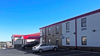 Econo Lodge Truman Inn