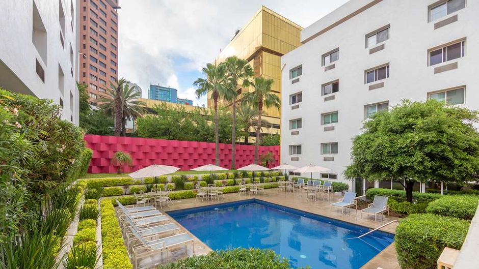 Comfort Inn Monterrey Valle Pool