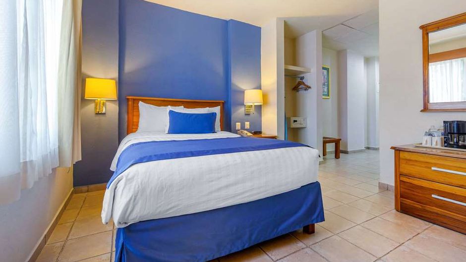 Comfort Inn Tampico Room