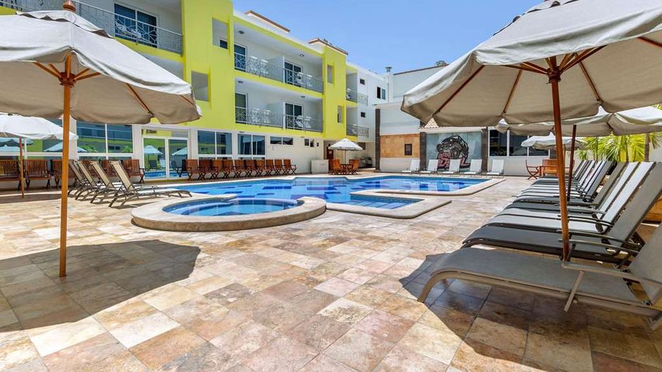 Quality Inn Mazatlan Pool