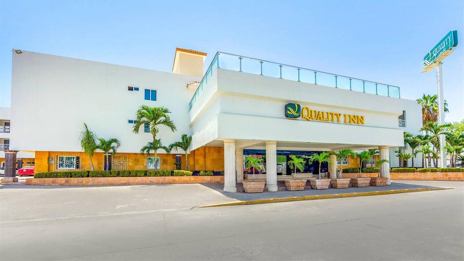 Quality Inn Mazatlan Exterior