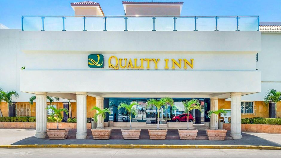 Quality Inn Mazatlan Exterior