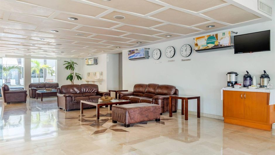 Quality Inn Mazatlan Lobby