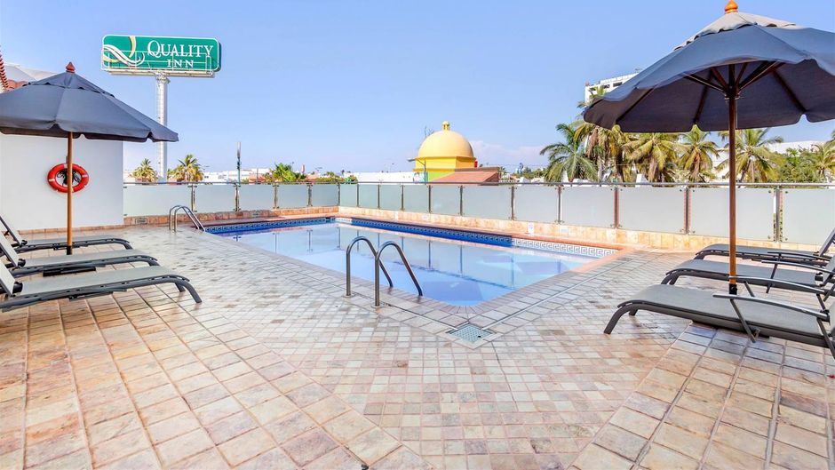 Quality Inn Mazatlan Pool
