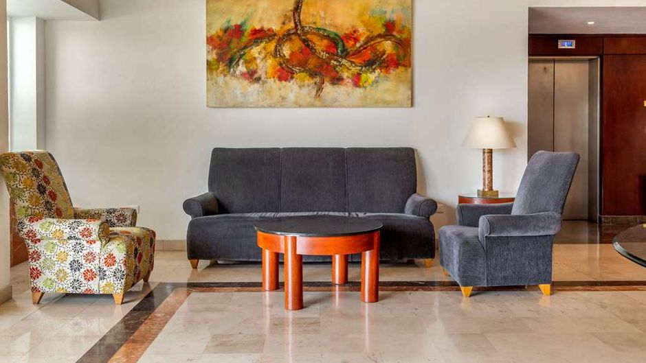 Quality Inn Monterrey La Fe Lobby