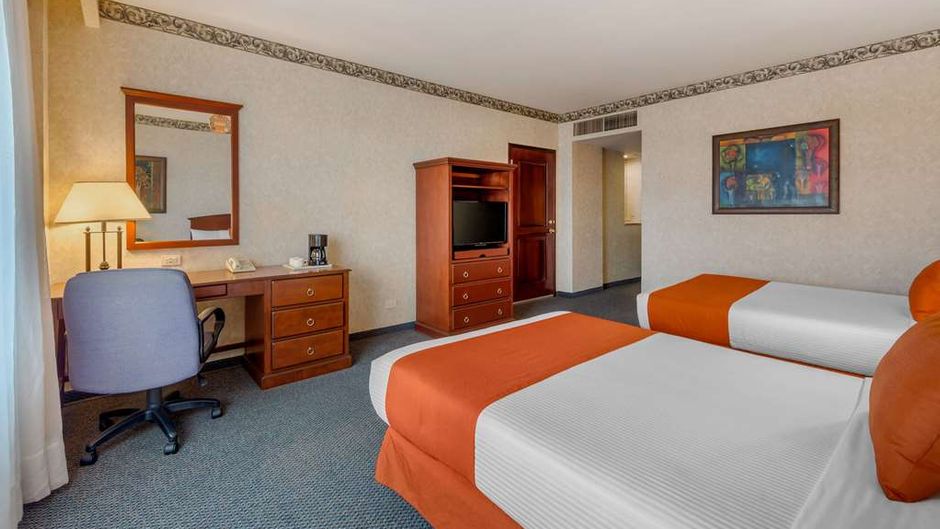 Quality Inn Monterrey La Fe Room