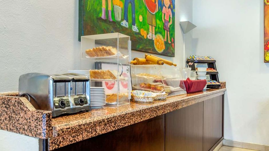 Quality Inn Monterrey La Fe Restaurant