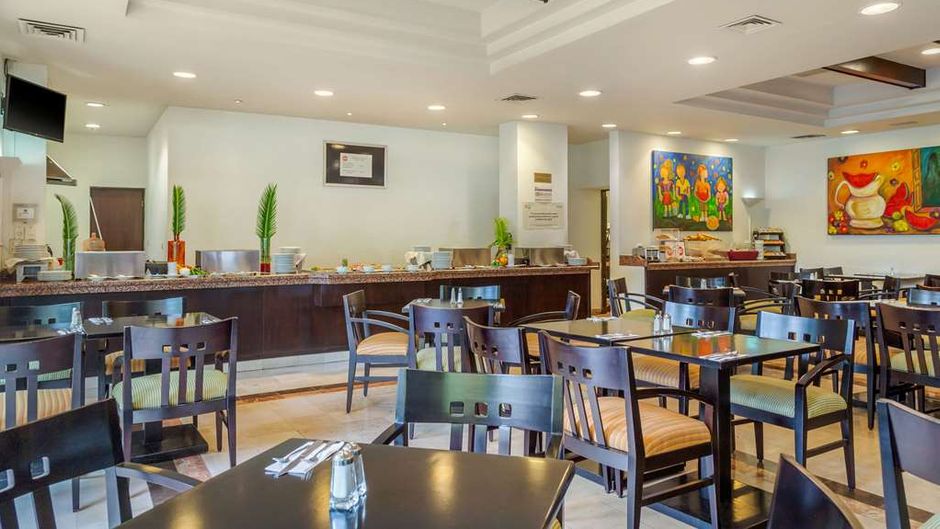 Quality Inn Monterrey La Fe Restaurant