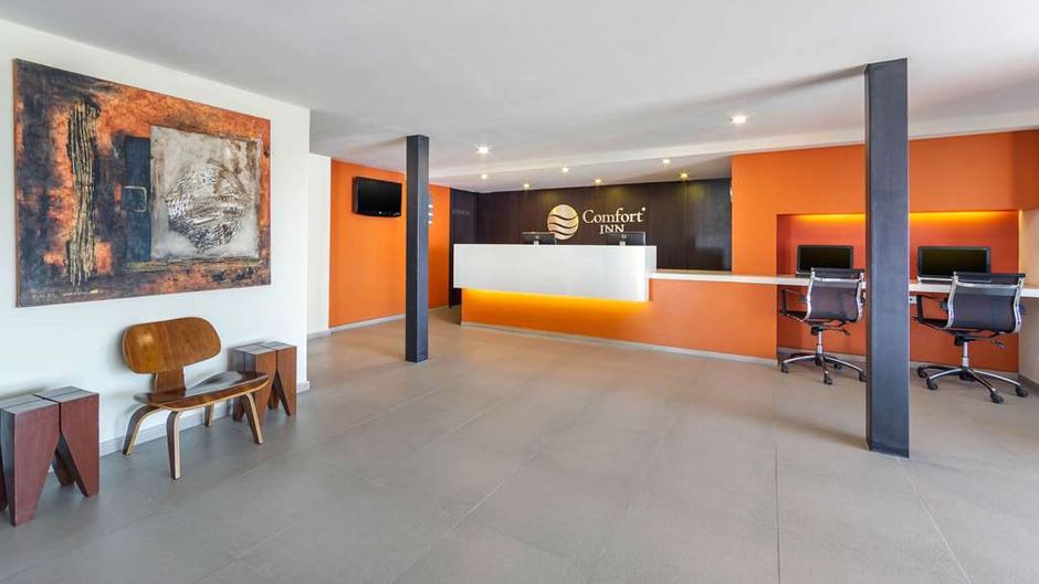 Comfort Inn San Luis Potosi Lobby
