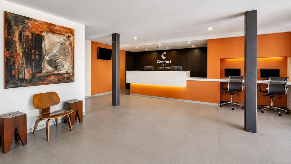 Comfort Inn San Luis Potosi Lobby