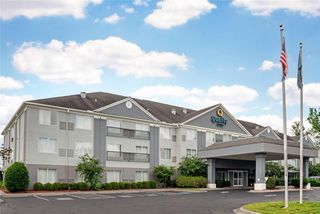 Quality Suites Pineville–Charlotte