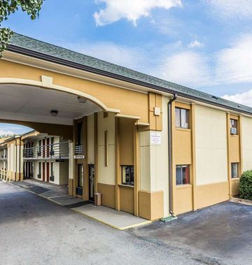 Econo Lodge Inn & Stes Matthew-Charlotte