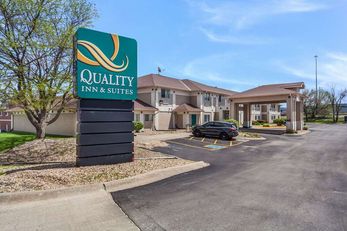 Quality Inn and Suites Omaha Chalco