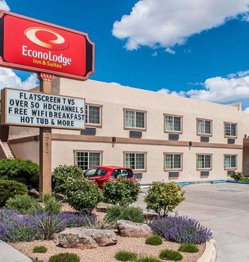 Econo Lodge Inn and Suites Santa Fe South
