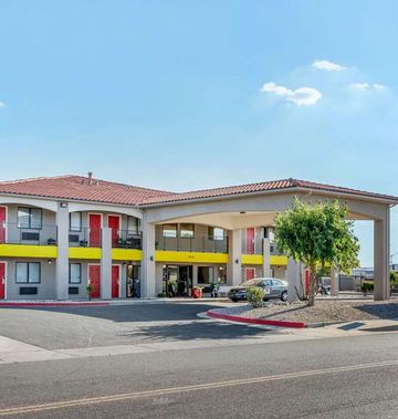 Econo Lodge West