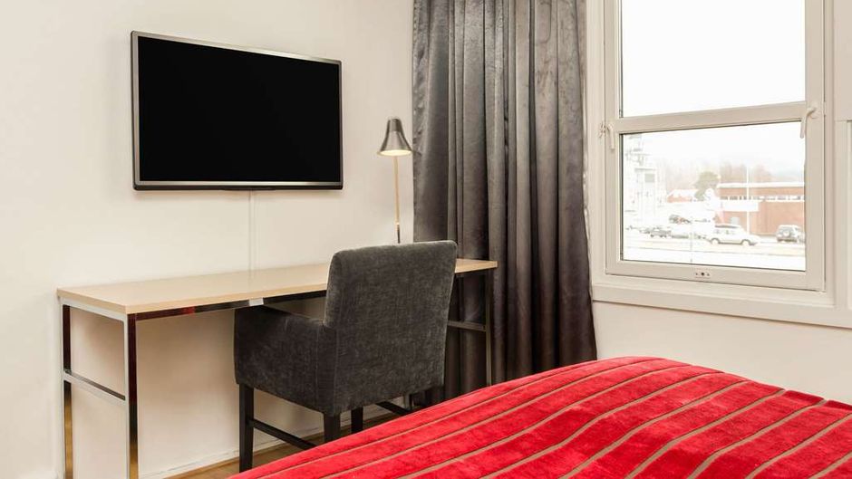 Quality Airport Hotel Room