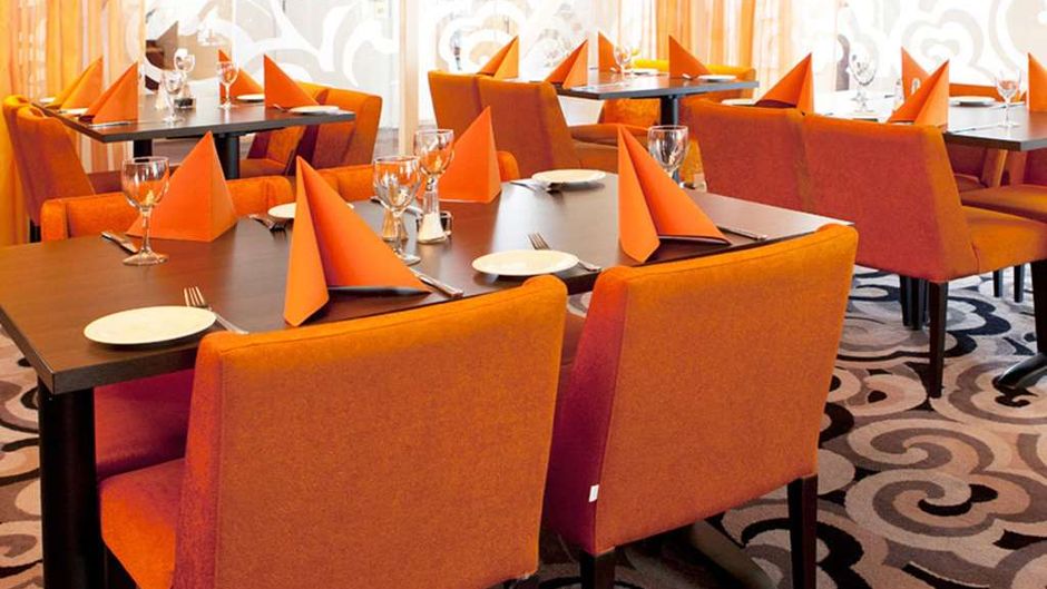 Quality Hotel Entry Restaurant