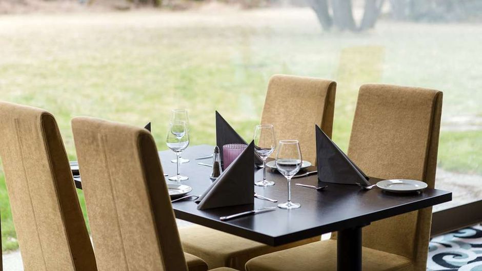 Quality Hotel Entry Restaurant