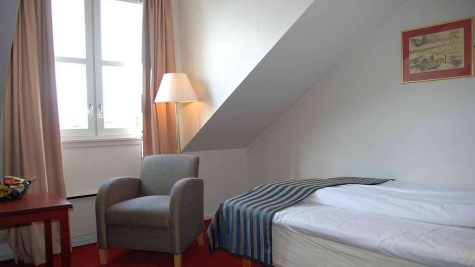 Home Hotel Grand Gjovik Room