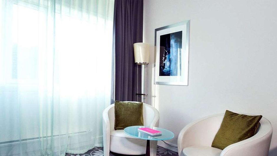Home Hotel Aurora Room