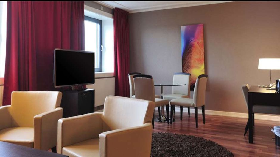 Quality Hotel Grand Royal Room