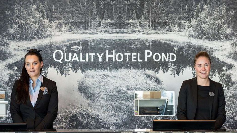 Quality Hotel Pond Lobby