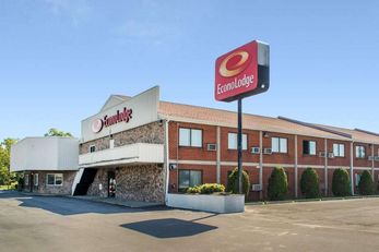 Econo Lodge Darien Lakes