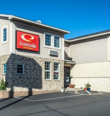 Econo Lodge Inns & Suites Airport
