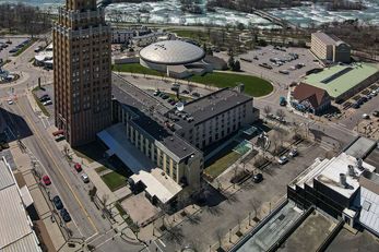 Quality Hotel & Suites at the Falls