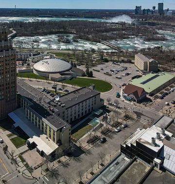 Quality Hotel & Suites at the Falls