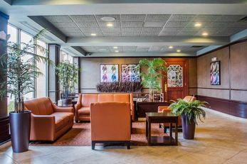 Clarion Hotel & Suites Riverfront