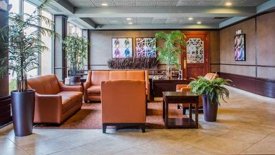 Clarion Hotel & Suites Riverfront