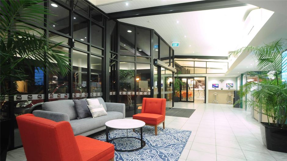 Quality Hotel Lincoln Green Lobby