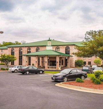 Quality Inn & Suites Forest Park