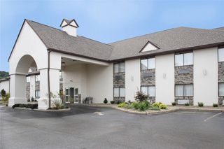 Schoenbrunn Inn & Conference Center