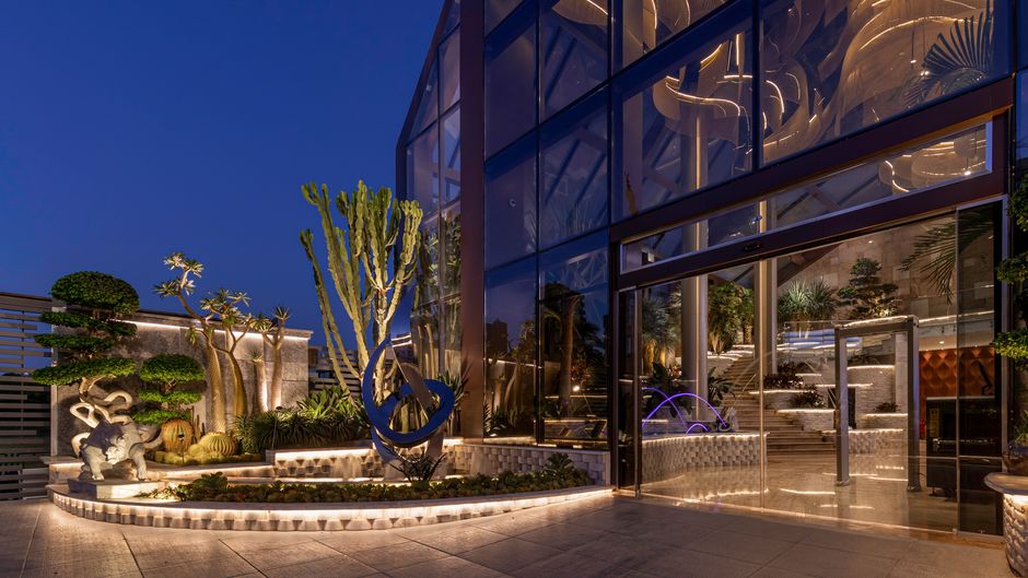 Crowne Plaza Mirage Exterior