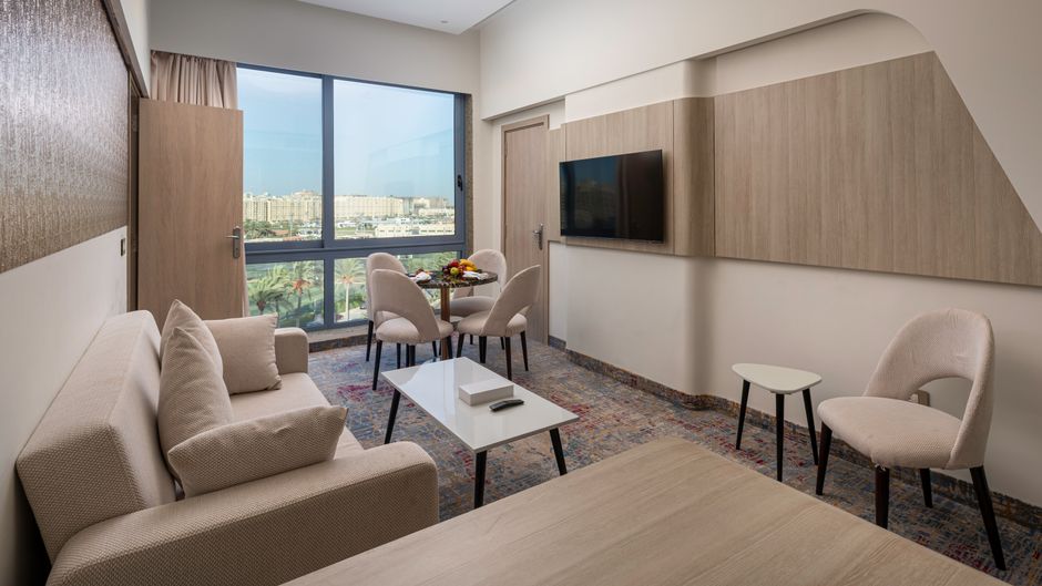 Crowne Plaza Mirage Suite