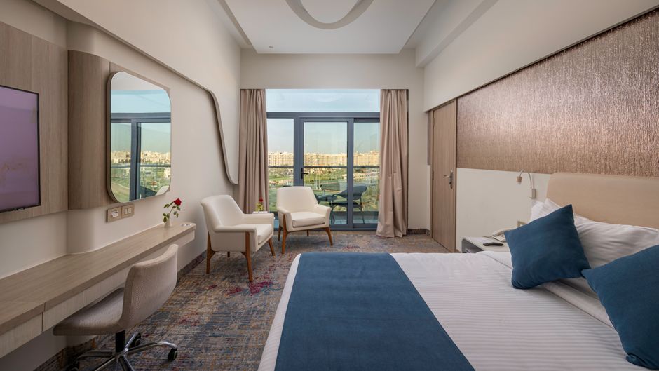 Crowne Plaza Mirage Suite