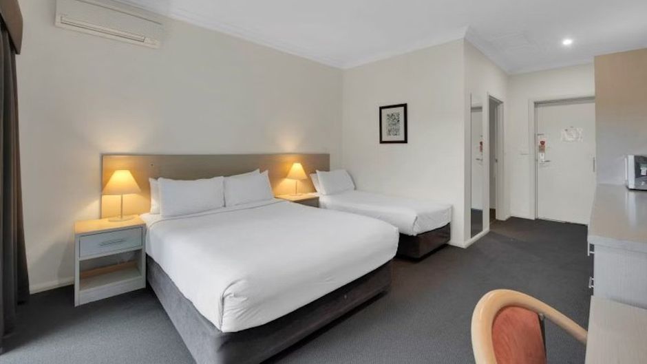 Hunter Gateway Motel Room