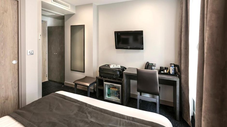 Paris Italie Hotel Room