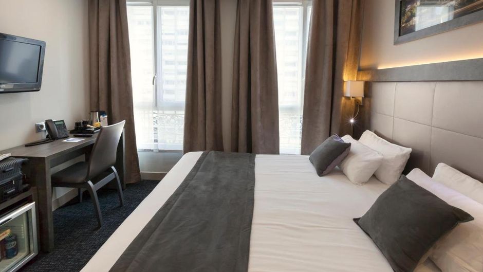 Paris Italie Hotel Room