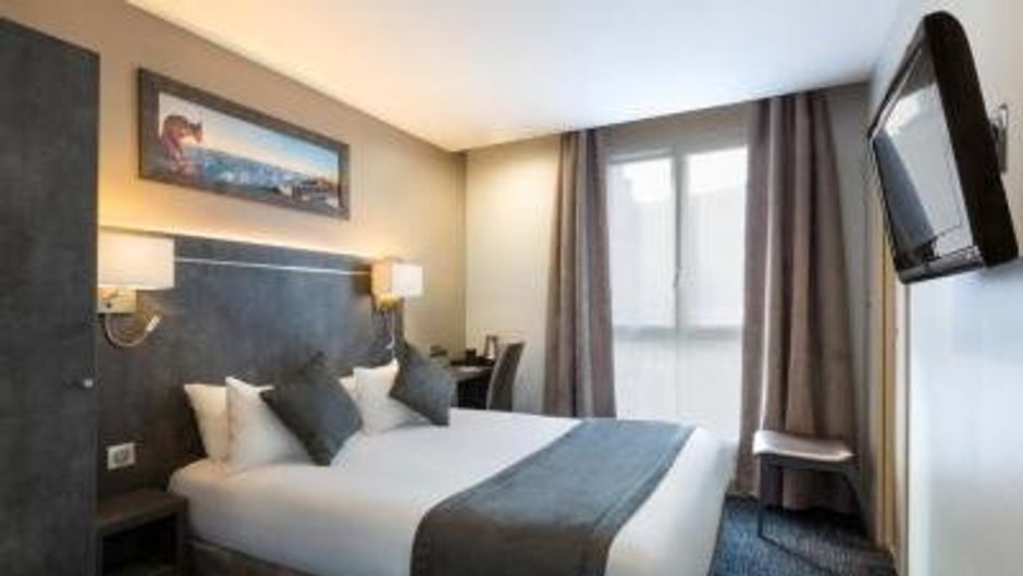 Paris Italie Hotel Room