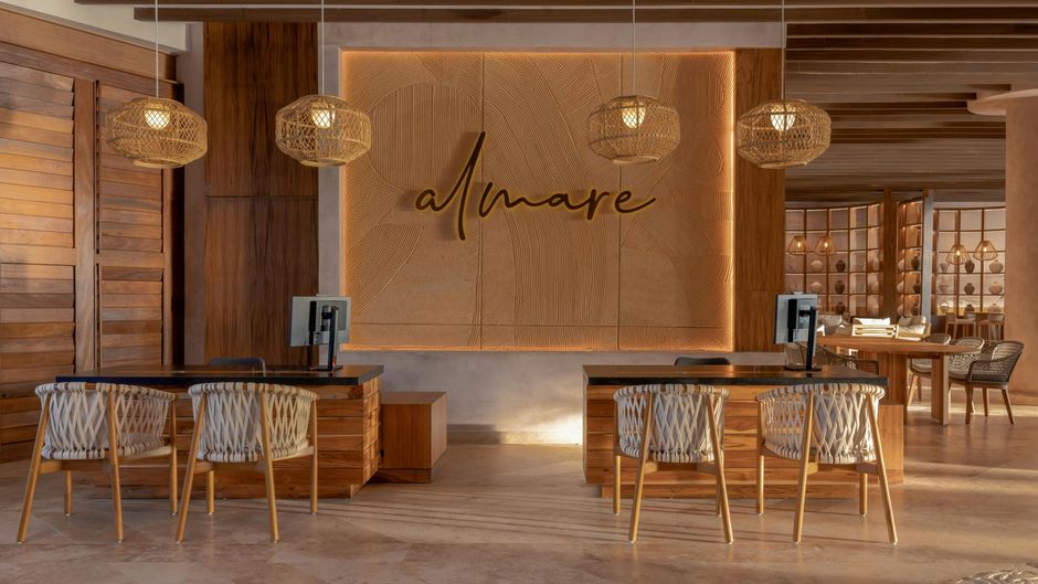 Almare, a Luxury Collection Hotel Lobby