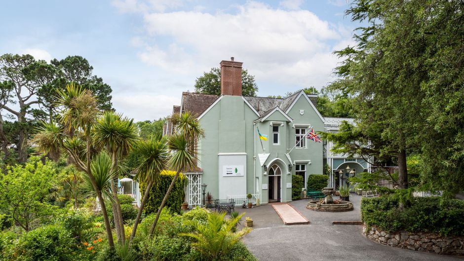 Orestone Manor Hotel & Restaurant Exterior