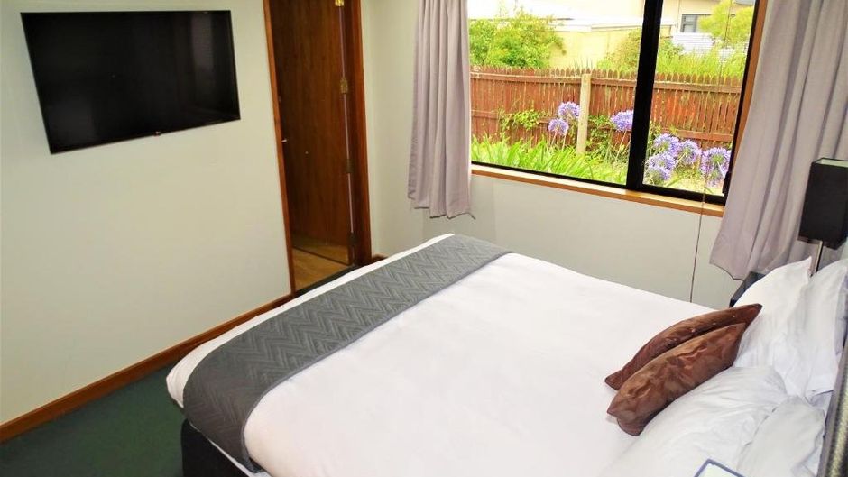 The Marlborough Riverside Hotel Room
