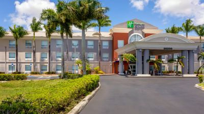 Holiday Inn Express Hotel & Suites